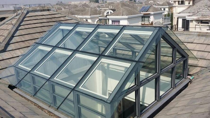 新山友门窗-产品中心-东湖观邸屋顶尖顶阳光房铝包钢式